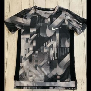 Nike T-shirt SZ Medium